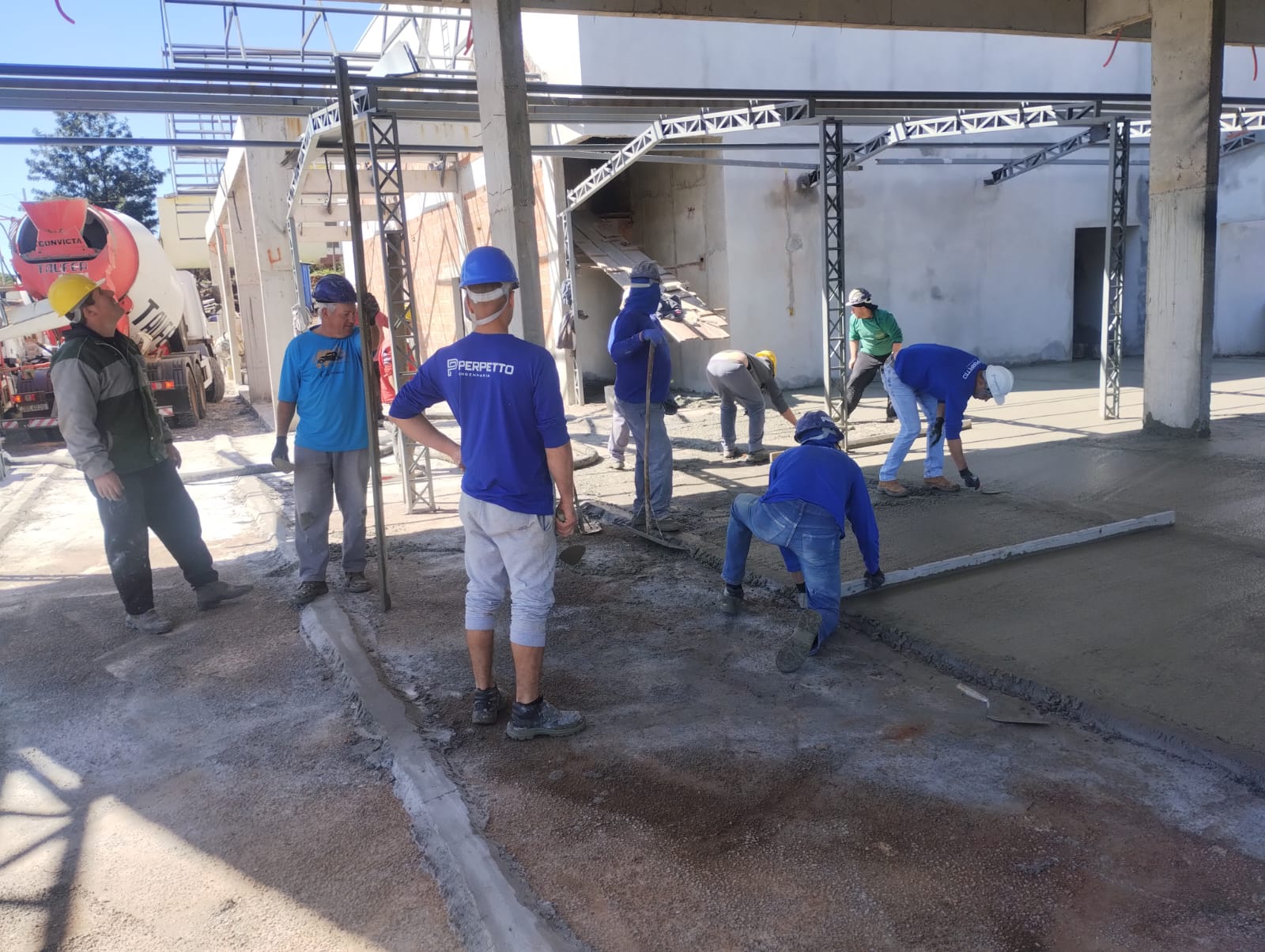 Aplicação de 10 cm de contra piso